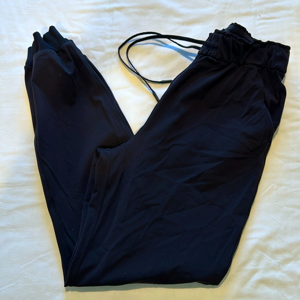 Lululemon Keep Moving Joggers size 6